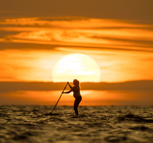 Paddleboard while pregnant: A pregnant woman paddling on the ocean